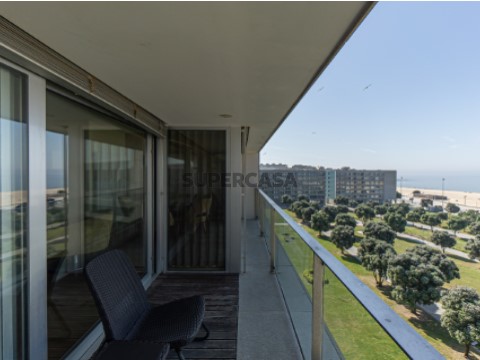Apartamento T4 na Rua Heróis de França, Matosinhos