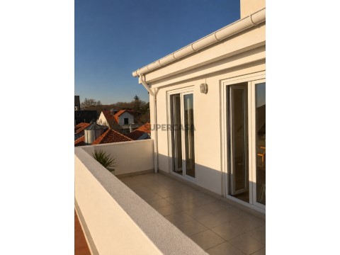 Apartamento T2 Duplex na Rua do Teatro, Aldoar, Foz do Douro e Nevogilde