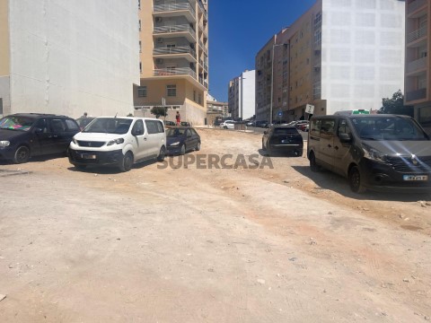 Lote para construção de prédio de 7 andares a cima do solo no centro de Setúbal