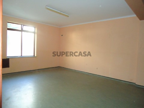 Loja em Abraveses, Viseu
