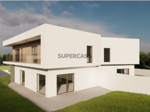 Moradia Geminada T3 Duplex em São João de Lourosa, Viseu