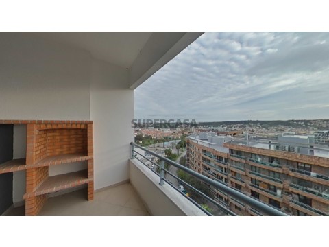 Penthouse T3+1 , nova, com varanda, terraço, box para quatro carros,, situada nas Colinas do Cruzeiro. (15)