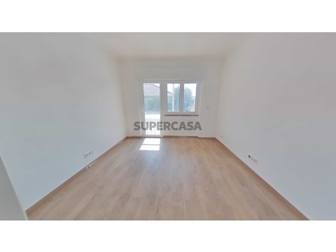 Apartamento T3 totalmente remodelado - Santo António dos Cavaleiros (Zona do Conventinho) (5)