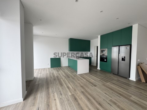 Moradia T4 com Piscina Privada em Ferragudo, Lagoa - Apenas 900m da Praia