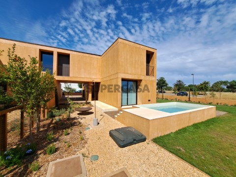Moradia V3 com piscina e garagem em Vilamoura