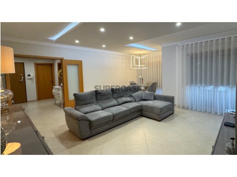 Apartamento T4 em Olhão