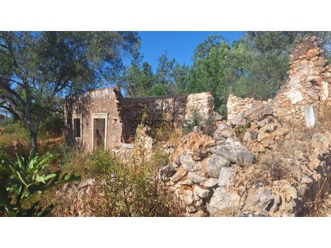 Ruina com 105 m2 para reconstruir a 7 km de Loulé