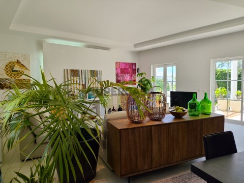 Moradia V3+1 com jardim em zona tranquila de Albufeira