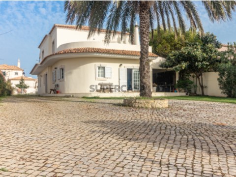 Espaçosa moradia V4 com piscina em Almancil, Algarve