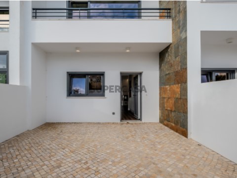 Moradia, Ericeira, A Casa das Casas