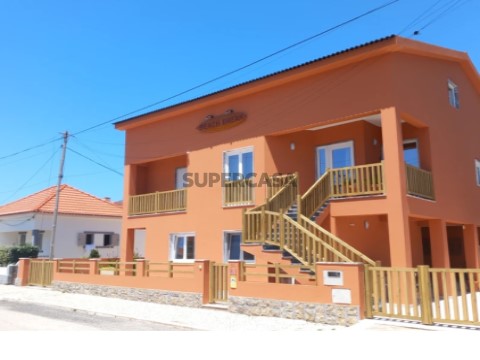 Villa divided into 3 apartments ideal for local accommodation 100m from the beach