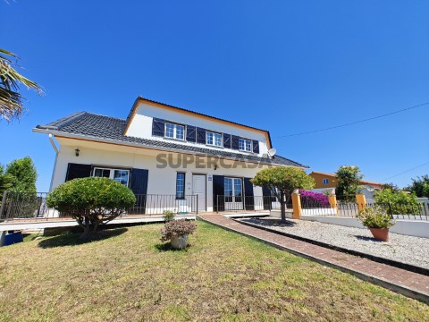 Moradia T5+2 com Piscina e Vista Serra