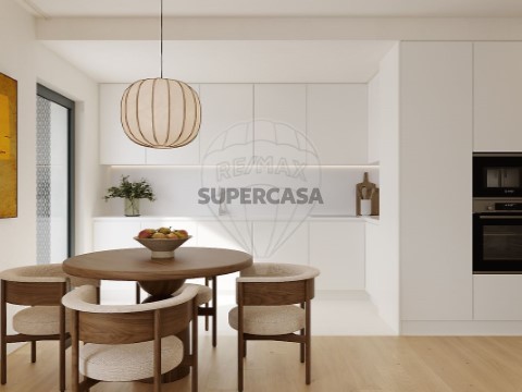 Apartamento T2 em Santo António dos Cavaleiros e Frielas, Loures
