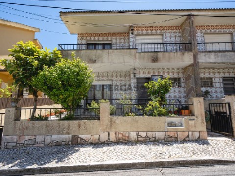 Moradia T4 em Carnaxide e Queijas, Oeiras