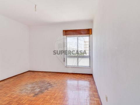 Apartamento T2 em Moscavide e Portela, Loures