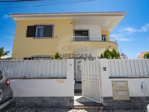 Moradia T4 em Charneca de Caparica e Sobreda, Almada
