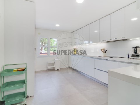 Apartamento T2 em Venteira, Amadora