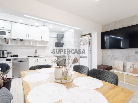 Apartamento T4 em Olhão, Olhão