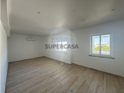 Apartamento T3 em Faro (Sé e São Pedro), Faro
