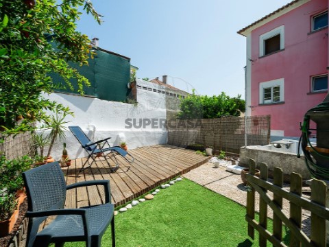 Apartamento T2 em Mina de Água, Amadora