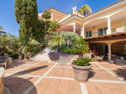 Moradia T7 em Albufeira e Olhos de Água, Albufeira