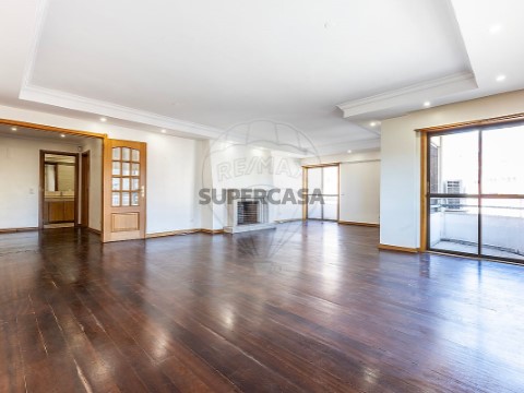 Apartamento T4 em São Domingos de Benfica, Lisboa