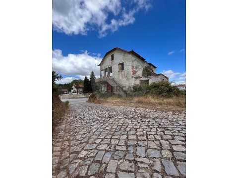 Moradia T4 em Maçãs de Dona Maria, Alvaiázere