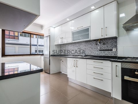 Apartment 2 Zimmer auf Carnaxide e Queijas, Oeiras