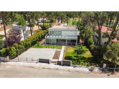 Moradia T6 em Charneca de Caparica e Sobreda, Almada
