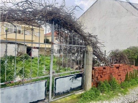 Terreno em Baixa da Banheira e Vale da Amoreira, Moita
