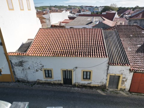 Bâtiment à récupérer dans le centre de Lourinhã