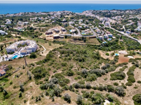 Terreno no coração de Carvoeiro