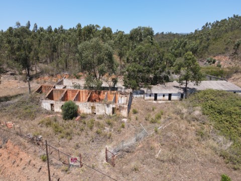 Terreno com ruína em Monchique