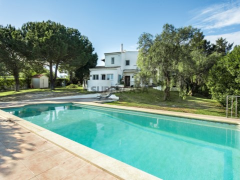 Moradia T4 com piscina
