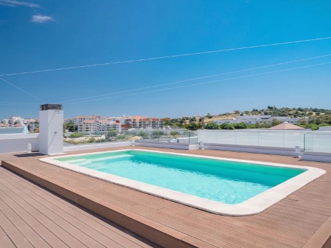 3 Bedroom Apartment Private Garage Gym and Swimming Pool