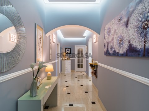 Luxurious flat by the sea with sea and pool views, in Lagos/Algarve/Portugal.