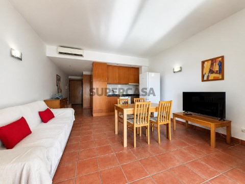 To rent by the year, 1 bedroom flat with swimming pool, Tennis and garage. Lagos,Algarve,Portugal.