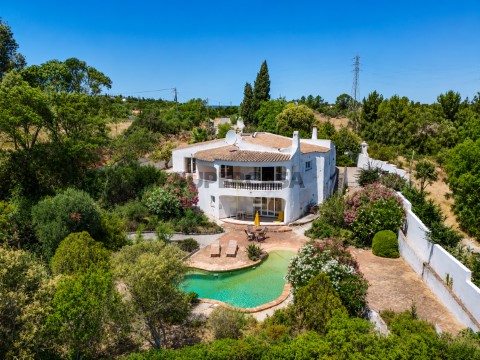 Investment opportunity - 4 Bedroom Villa with Sea View and Pool in Falfeira, Lagos