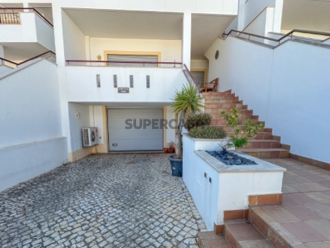 Moradia Duplex T3+1 com Garagem, Terraço e Piscina