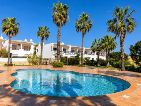 Apartamento Duplex T2+2 com Garagem, Terraço e Piscina