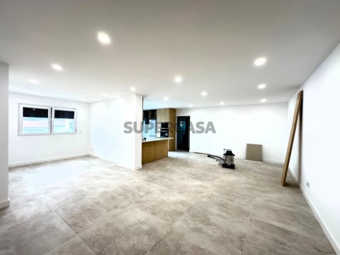BENTO & AMADO, LDA - MARQUE JÁ A SUA VISITA, TEL. 261932867 (chamada para rede fixa nacional) - sala