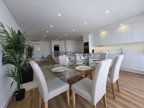 Apartamento T2 NOVO ,com 118 M2 ,garagem em box (40m2) no centro da cidade de Olhão .