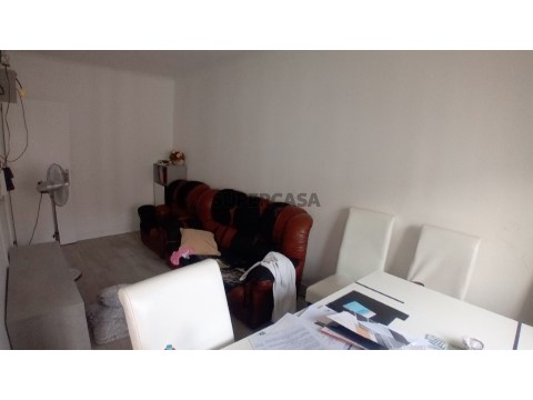 Sala T2 Vale da Amoreira