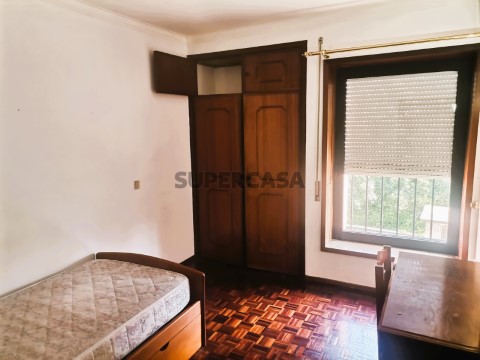 Quarto em apartamento T4 - mobilado e equipado (Celas)