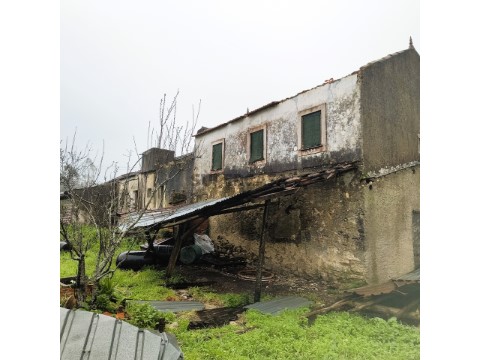 Moradias com terreno para recuperar - Ourém