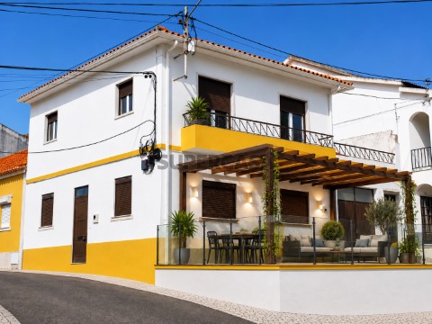 Moradia Bi Familiar T4 Santarém