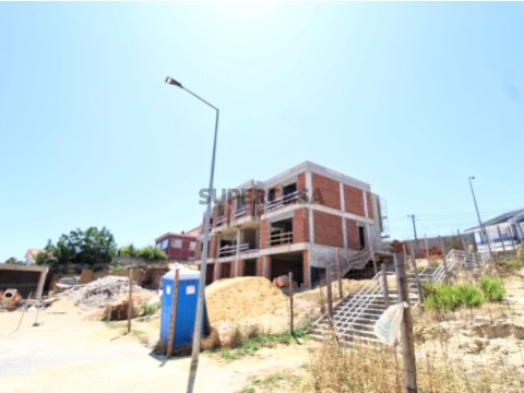 Excelente moradia geminada em construção em Vale de Milhaços em Corroios