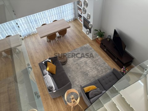Moradia Geminada T4+2 Triplex na Rua José Marmelo e Silva, Charneca de Caparica e Sobreda