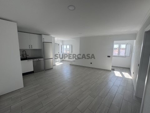 Open space (cozinha, sala de jantar e sala de estar)