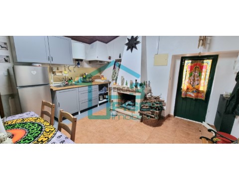 Living room and kitchen in open space with 17 m²
